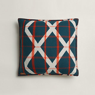 エルメス クッション イターク サーブル 102666M 55_worn_1?size=3000,